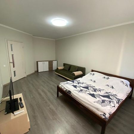 Однокомнатная Квартира С Дизайнерским Ремонтом Khmelʼnytsʼkyy Extérieur photo